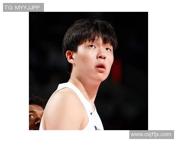 杨瀚森短暂出场表现抢眼但仍显短板被双人防守夹击引发关注